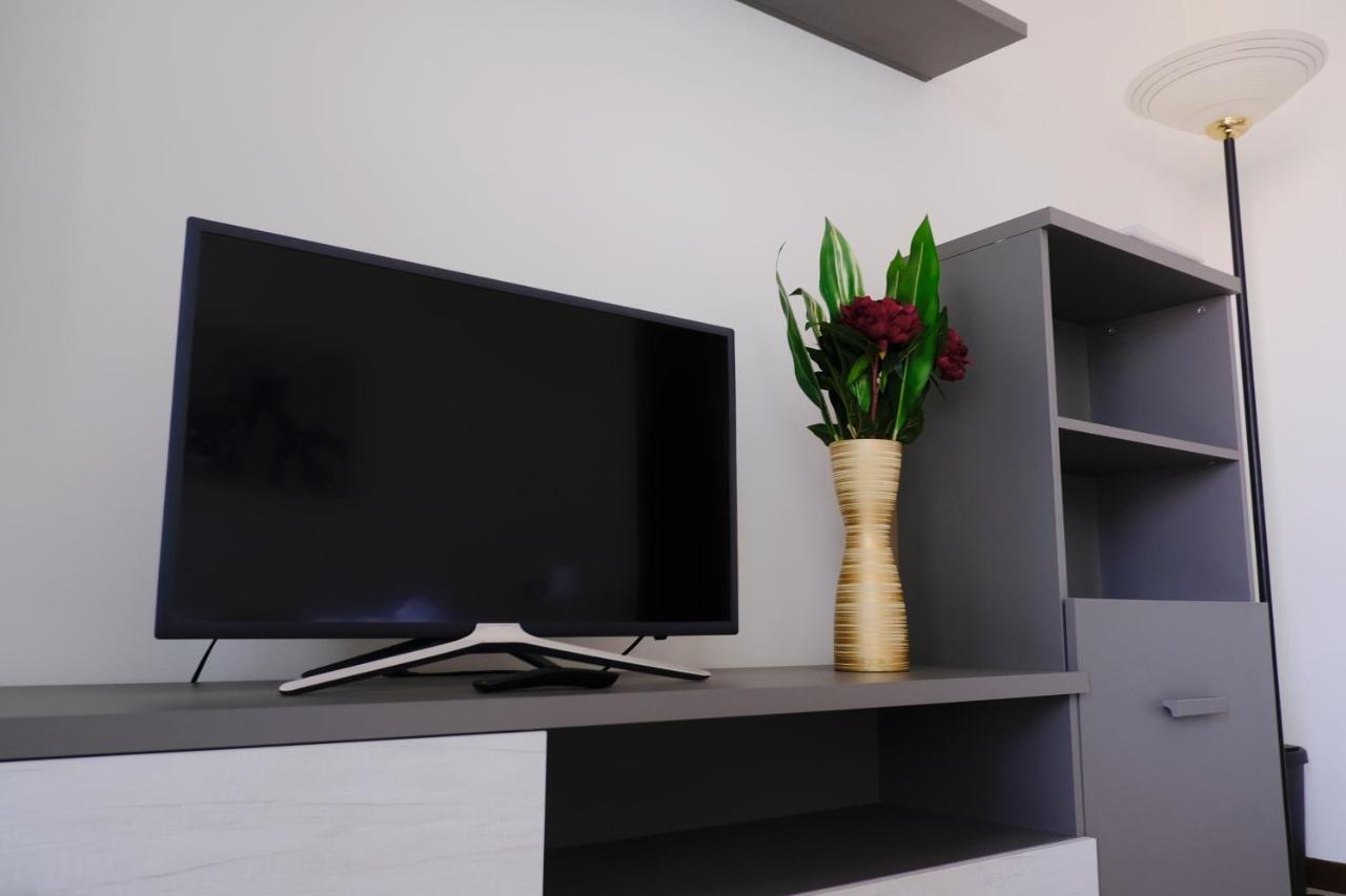 Best Way Rent - Elegante Loft Con Terrazzo Milano Ngoại thất bức ảnh